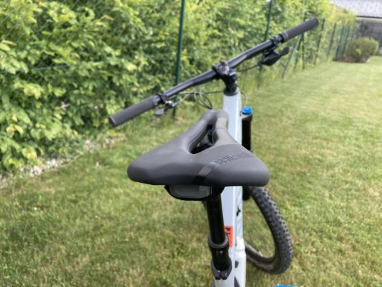 Mobilní GPS tracker NCL 31 včetně nabíjecí podložky