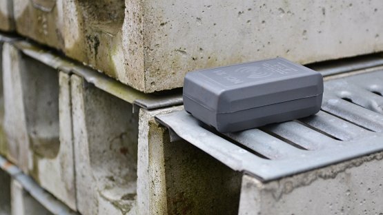 Mobilní GPS tracker s magnety NCL 21 - komplet s příslušenstvím